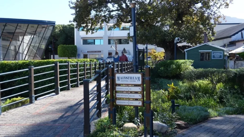 Lovers bridge across the stream at Mainstream Mall